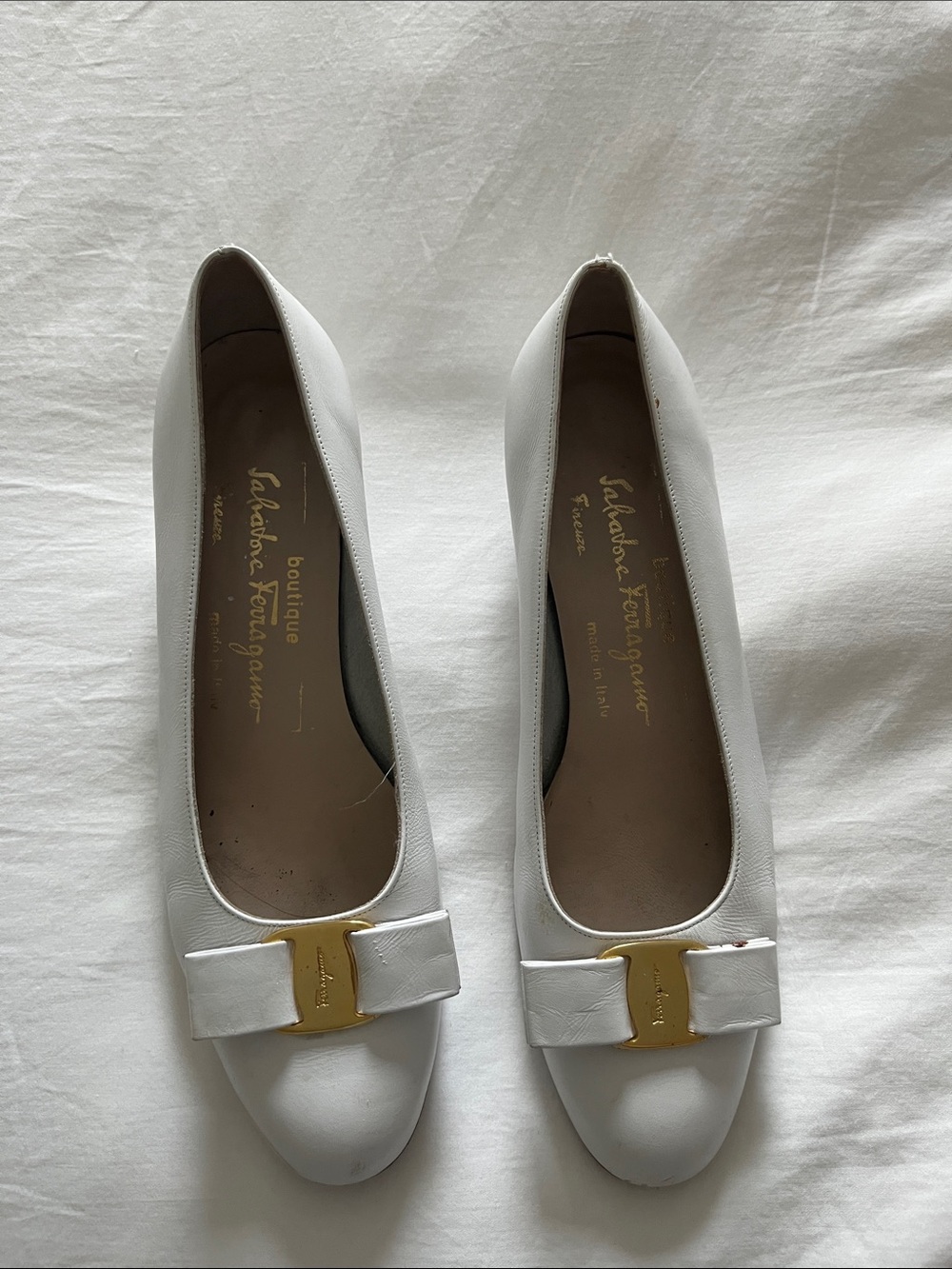 Salvatore Ferragamo White Vara Bow Leather Flats Gold need new heel